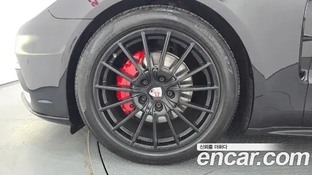 Porsche Panamera 2018 — Şəkil 1/30
