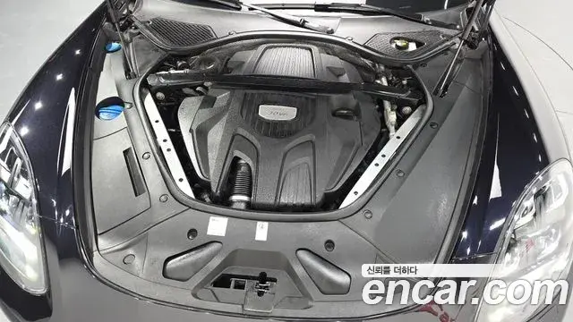 Porsche Panamera 2018 — Şəkil 27/30
