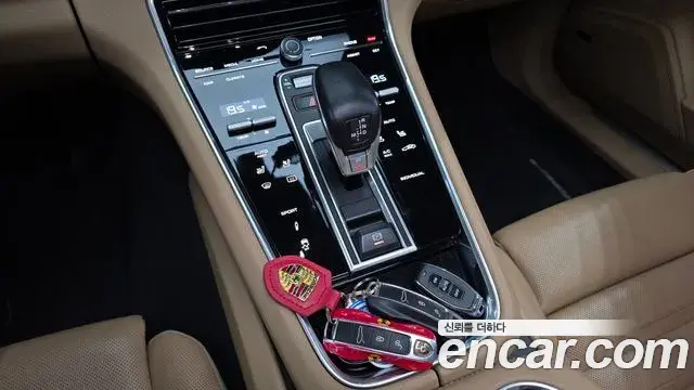 Porsche Panamera 2018 — Şəkil 22/30
