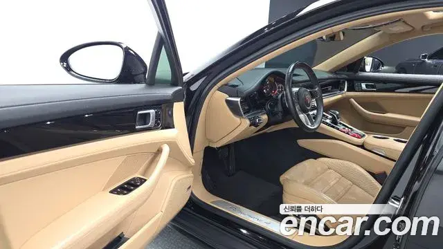 Porsche Panamera 2018 — Şəkil 28/30