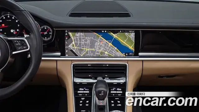 Porsche Panamera 2018 — Şəkil 10/30