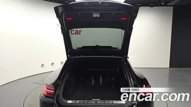 Porsche Panamera 2018 — Şəkil 24/30