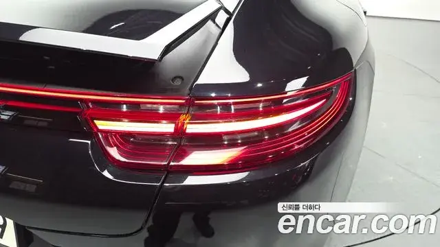 Porsche Panamera 2018 — Şəkil 12/30