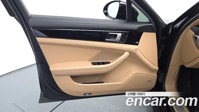 Porsche Panamera 2018 — Şəkil 17/30