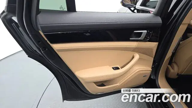 Porsche Panamera 2018 — Şəkil 14/30
