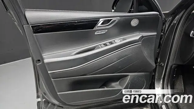Genesis GV80 2023 — Photo 32/34