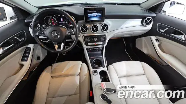 Mercedes-Benz GLA-Class 2019 — ფოტო 31/33