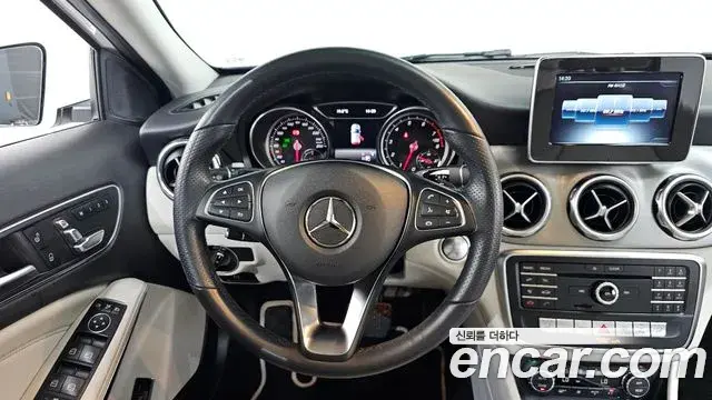 Mercedes-Benz GLA-Class 2019 — ფოტო 16/33