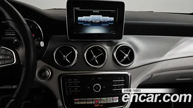 Mercedes-Benz GLA-Class 2019 — ფოტო 17/33