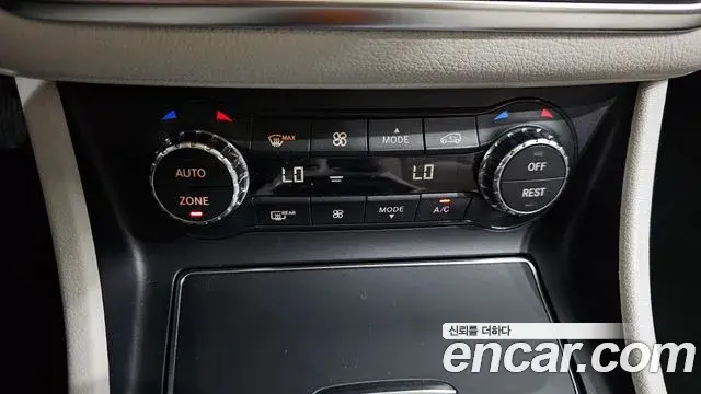 Mercedes-Benz GLA-Class 2019 — ფოტო 28/33