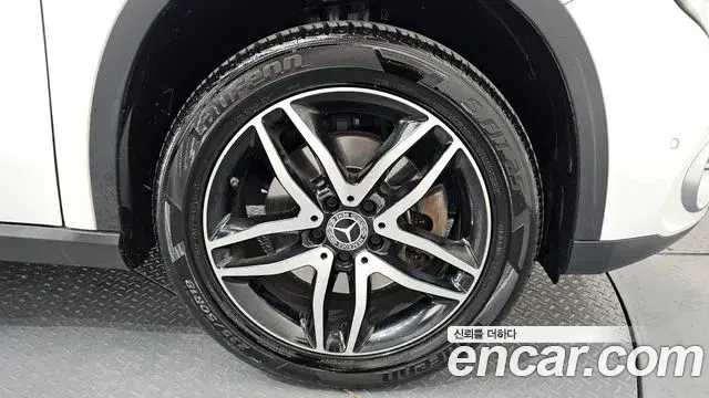 Mercedes-Benz GLA-Class 2019 — ფოტო 15/33