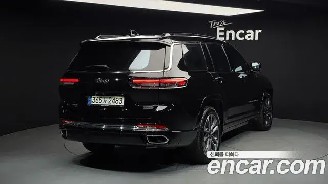 Jeep Grand Cherokee 2022 — ფოტო 22/32