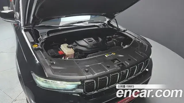 Jeep Grand Cherokee 2022 — ფოტო 15/32