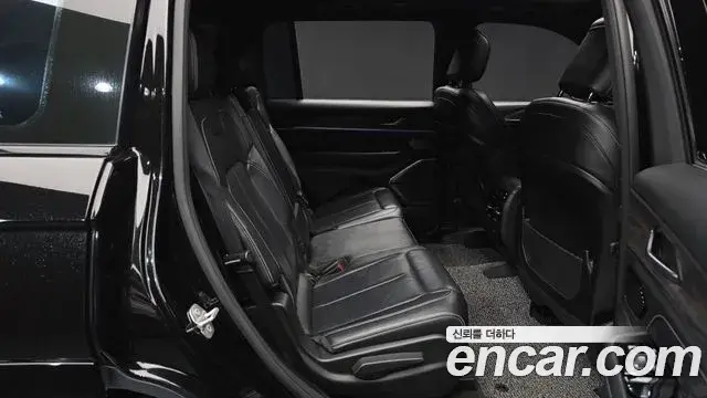 Jeep Grand Cherokee 2022 — ფოტო 28/32