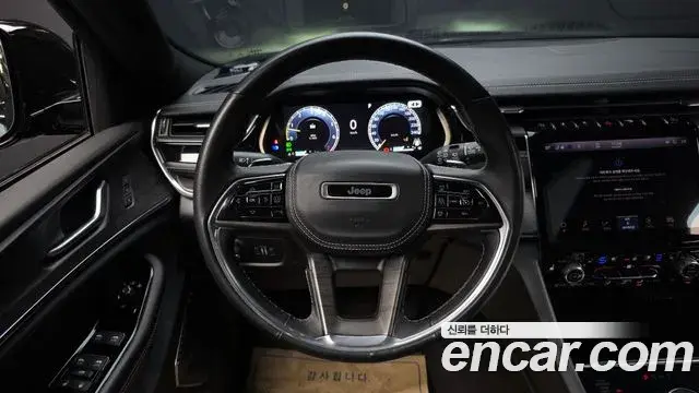 Jeep Grand Cherokee 2022 — ფოტო 9/32