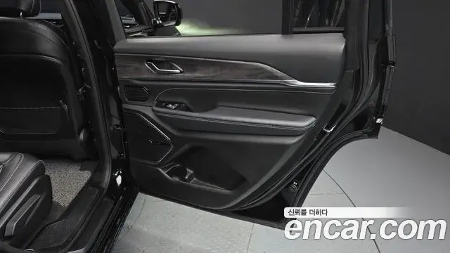 Jeep Grand Cherokee 2022 — ფოტო 2/32