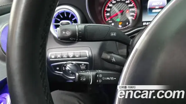 Mercedes-Benz C-Class 2018 — Şəkil 29/31