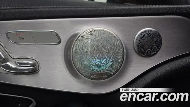 Mercedes-Benz C-Class 2018 — Şəkil 28/31