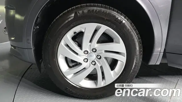 Land Rover Discovery Sport 2025 — Photo 19/20