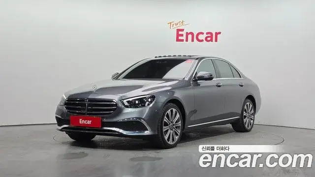Mercedes-Benz E-Class 2022 — Photo 4/35