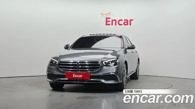 Mercedes-Benz E-Class 2022 — Photo 35/35