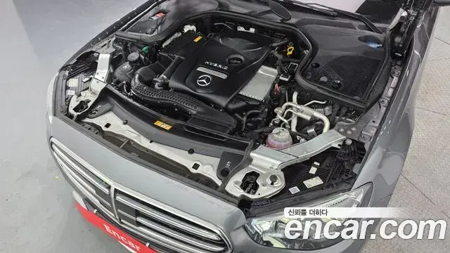 Mercedes-Benz E-Class 2022 — Photo 31/35