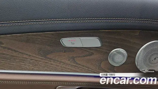 Mercedes-Benz E-Class 2022 — Photo 7/35