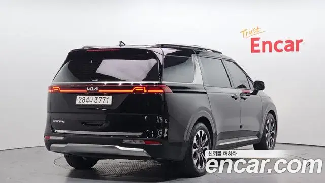 Kia Carnival 2023 — Photo 2/20