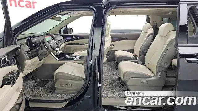 Kia Carnival 2023 — Photo 18/20