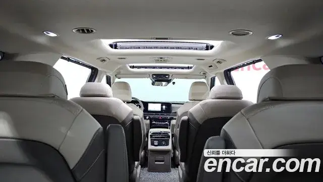 Kia Carnival 2023 — Photo 19/20
