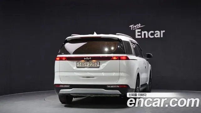 Kia Carnival 2022 — ფოტო 4/20