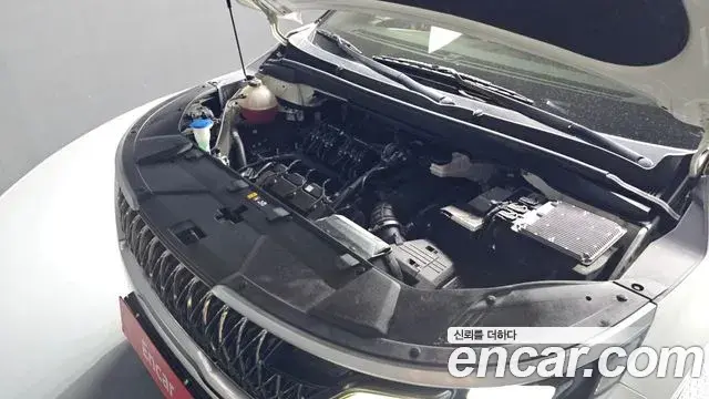Kia Carnival 2022 — ფოტო 6/20