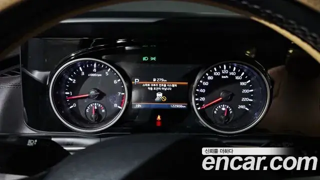Kia Carnival 2022 — ფოტო 8/20