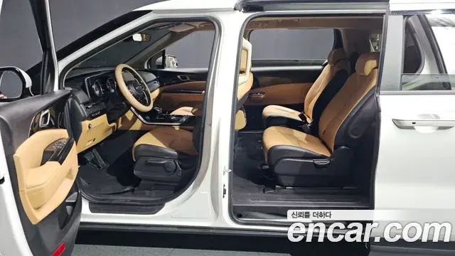 Kia Carnival 2022 — ფოტო 10/20