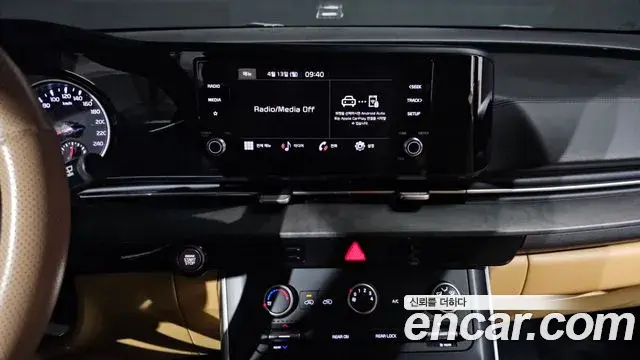 Kia Carnival 2022 — ფოტო 13/20