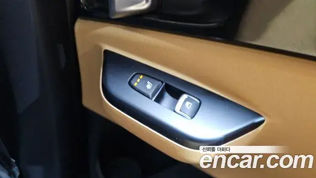 Kia Carnival 2022 — ფოტო 19/20