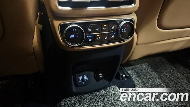 Genesis GV80 2022 — ფოტო 18/31
