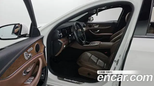 Mercedes-Benz E-Class 2021 — Фото 10/20