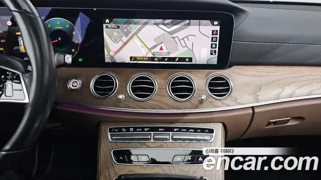 Mercedes-Benz E-Class 2021 — Фото 12/20