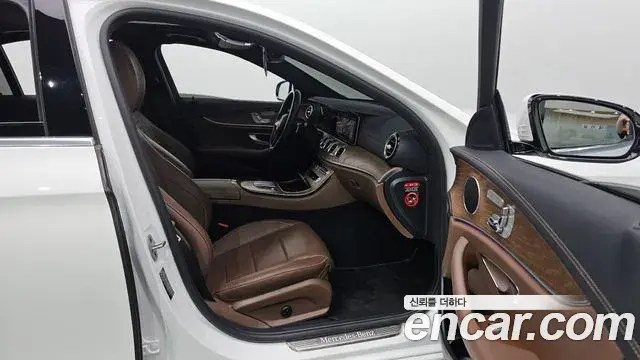 Mercedes-Benz E-Class 2021 — Фото 18/20