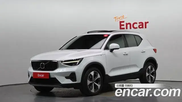 Volvo XC40 2022 — Фото 9/20