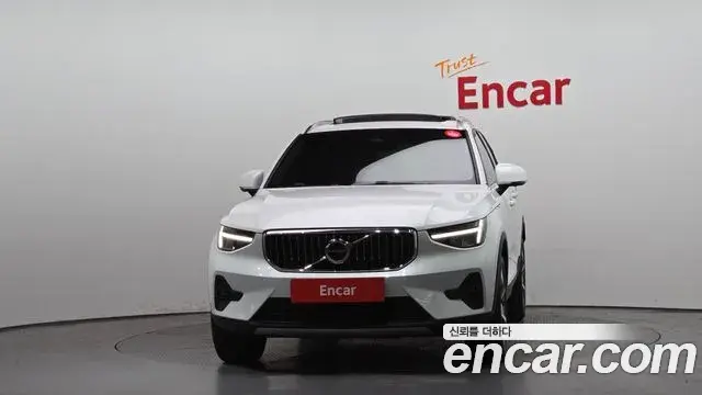 Volvo XC40 2022 — Фото 2/20