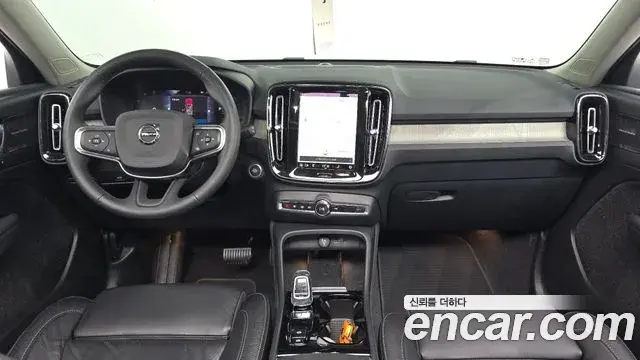Volvo XC40 2022 — Фото 10/20