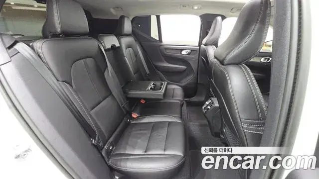 Volvo XC40 2022 — Фото 12/20