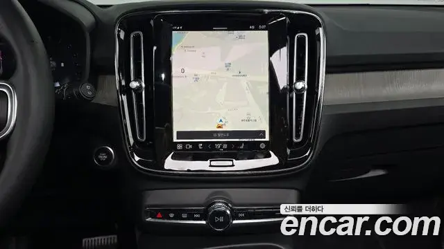 Volvo XC40 2022 — Фото 14/20