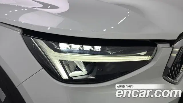 Volvo XC40 2022 — Şəkil 18/34