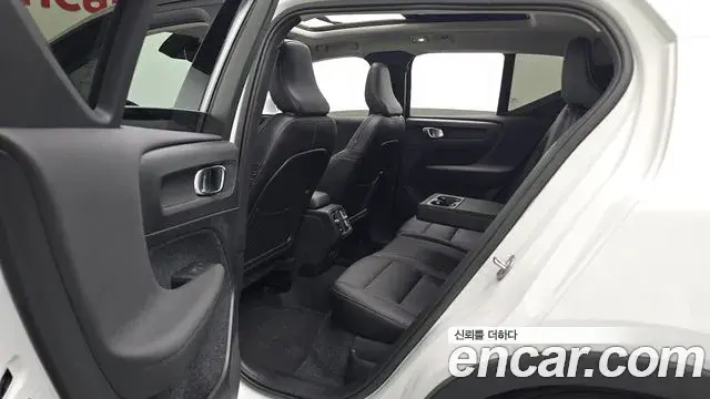 Volvo XC40 2022 — Şəkil 20/34