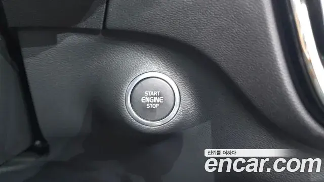 Volvo XC40 2022 — Şəkil 28/34