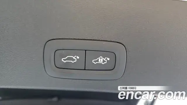 Volvo XC40 2022 — Şəkil 25/34