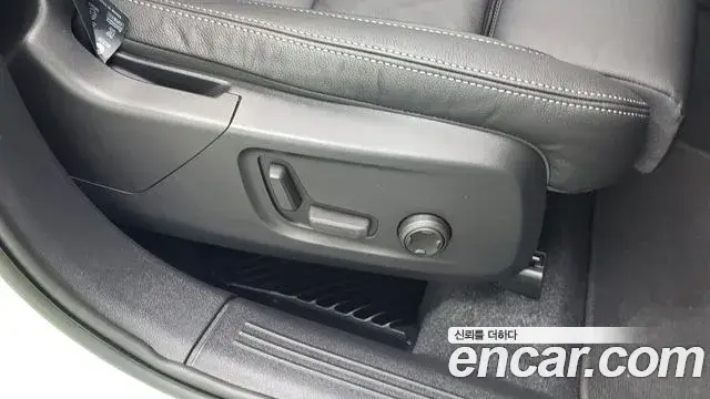 Volvo XC40 2022 — Şəkil 8/34
